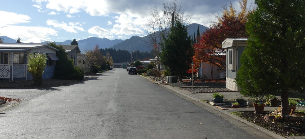 More Photos Of 515 E Main St, Rogue River Manufactured Housing Mobile Home Park For Sale