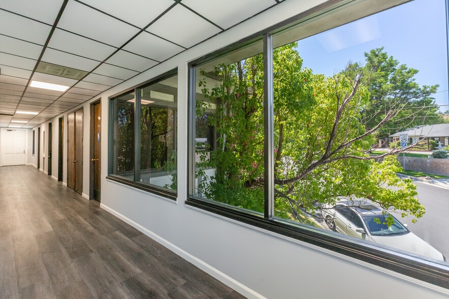 More Photos Of 23030 Lyons Ave, Santa Clarita Medical For Lease
