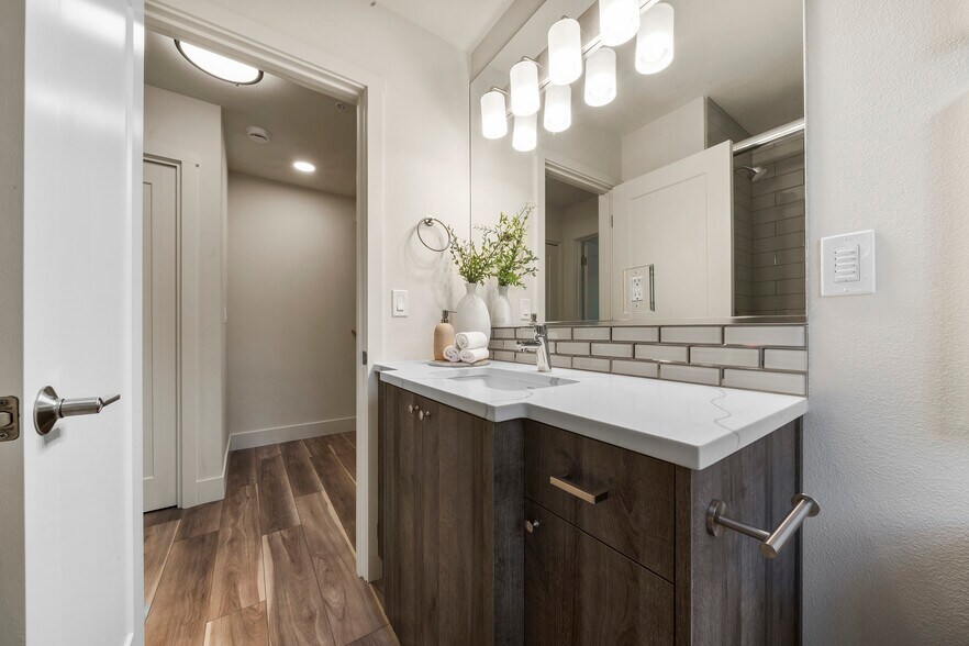 More Photos Of 15948 Quarry Rd, Lake Oswego Apartments For Sale