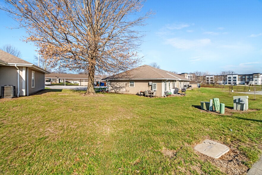 More Photos Of 408 SE 7th St, Oak Grove Apartments For Sale