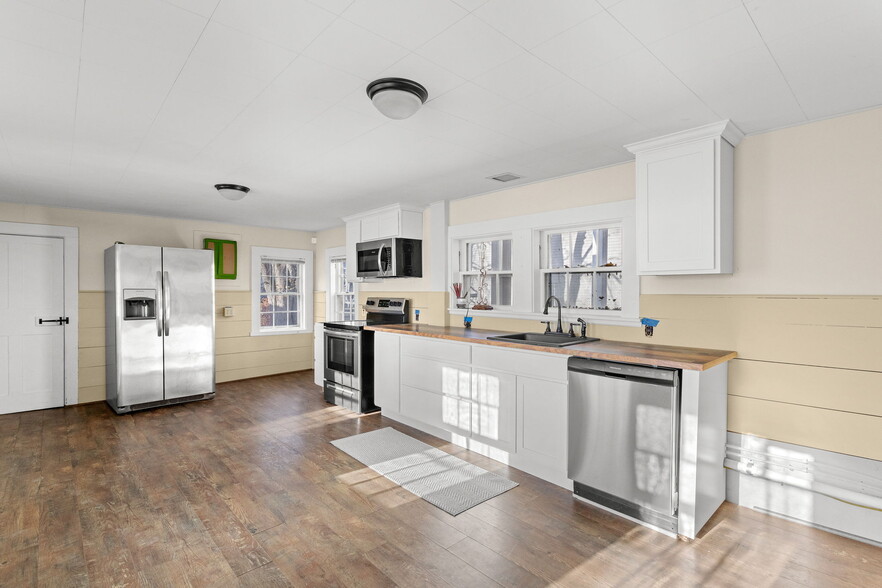 More Photos Of 80 Lafayette Rd, Hampton Falls Freestanding For Sale