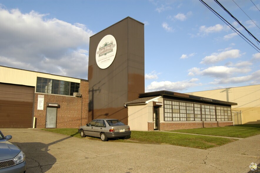 More Photos Of 811 E Cayuga St, Philadelphia Manufacturing For Sale