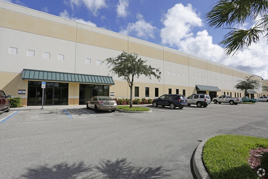 More Photos Of 7916 Drew Cir, Fort Myers Distribution For Lease