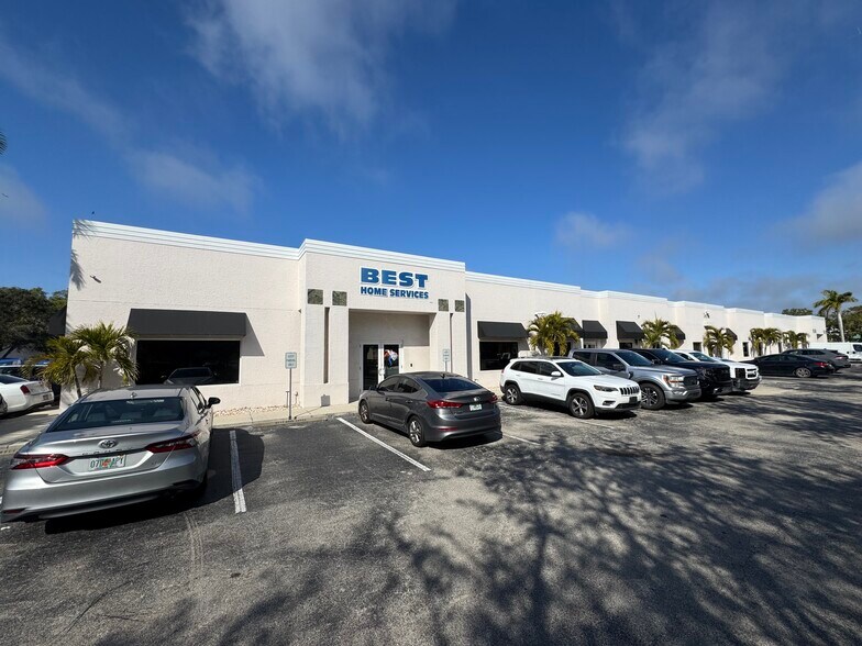 More Photos Of 1455 Rail Head Blvd, Naples Warehouse For Lease