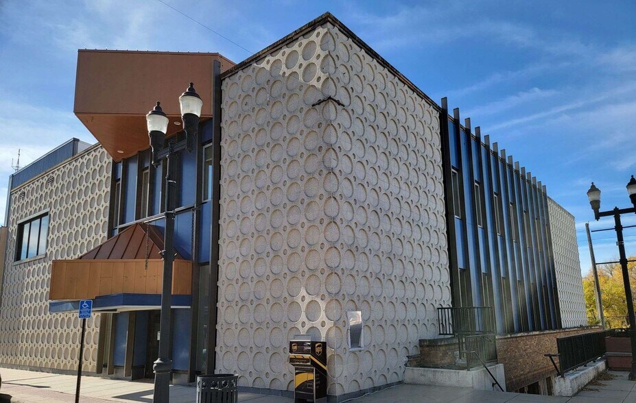 More Photos Of 101 S 1st St, Montevideo Office Residential For Lease