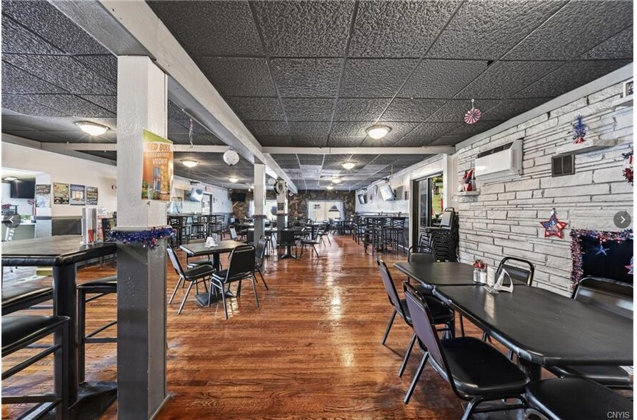More Photos Of 7 E River Rd, Central Square Restaurant For Sale