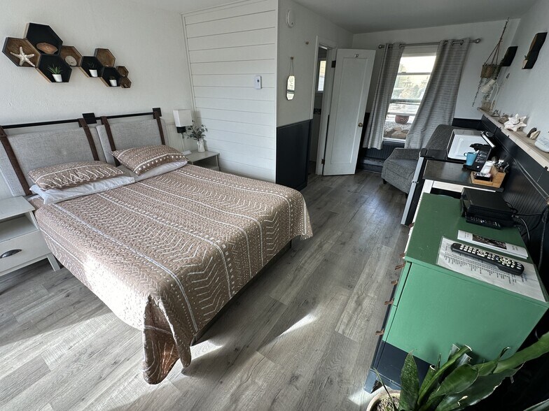 More Photos Of 640 Highway 101 N, Yachats Hotel For Sale