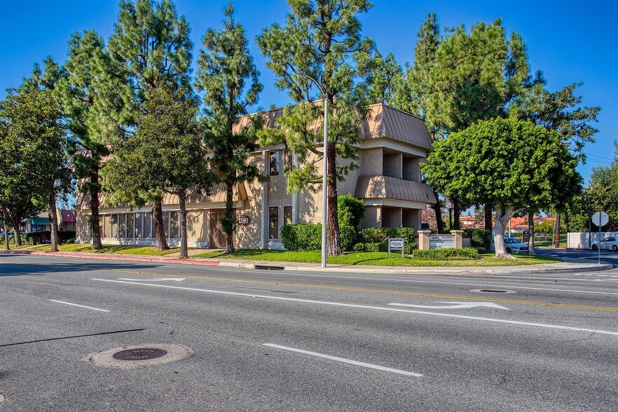 More Photos Of 1131 E Main St, Tustin Office Residential For Lease