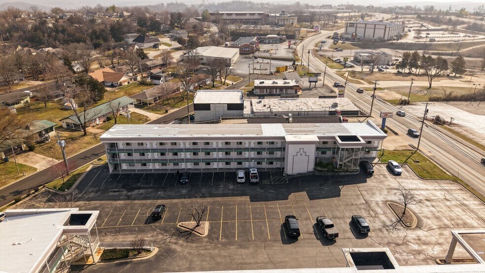 More Photos Of 1835 W Highway 76, Branson Hotel For Sale