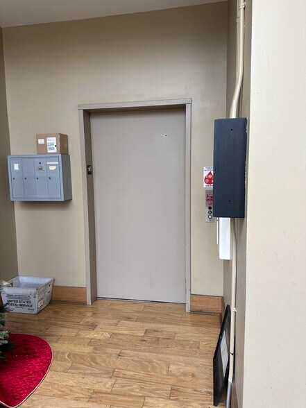 More Photos Of 407 Broad St, Chattanooga General Retail For Lease