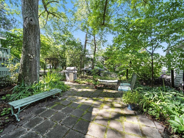 More Photos Of 221 N Main St, Clover Hospitality For Sale