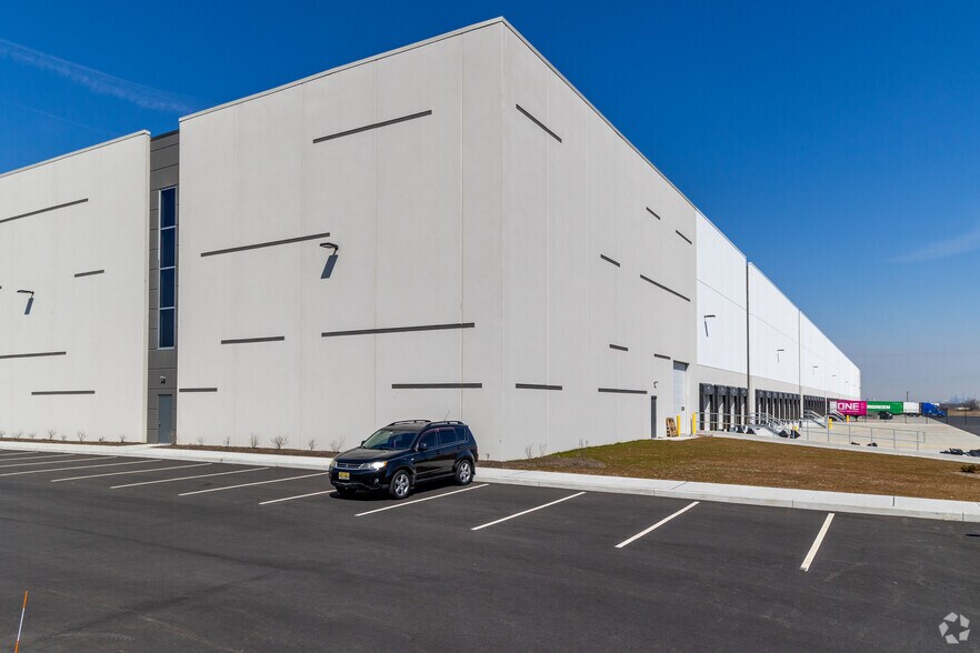 More Photos Of 400 Salt Meadow Rd, Carteret Warehouse For Lease