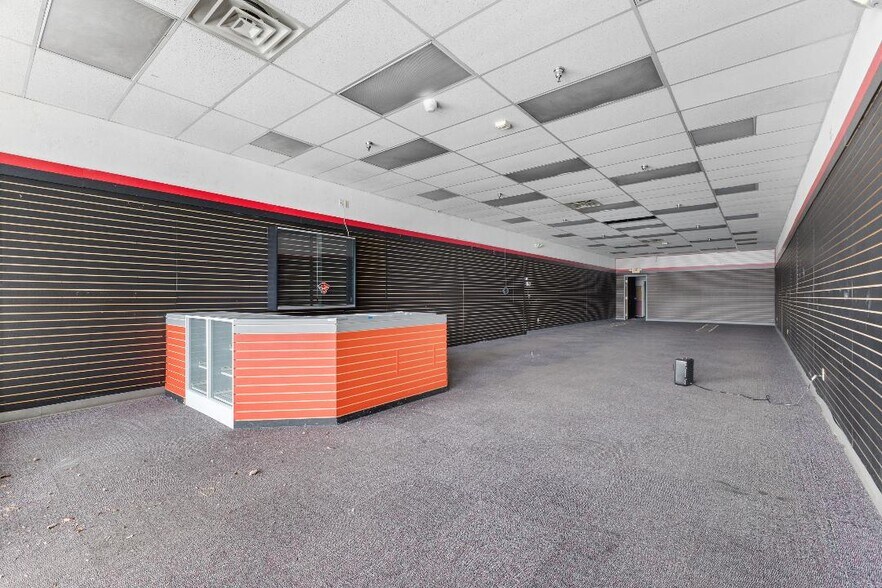 More Photos Of 22263-22323 Eureka, Taylor Unknown For Lease