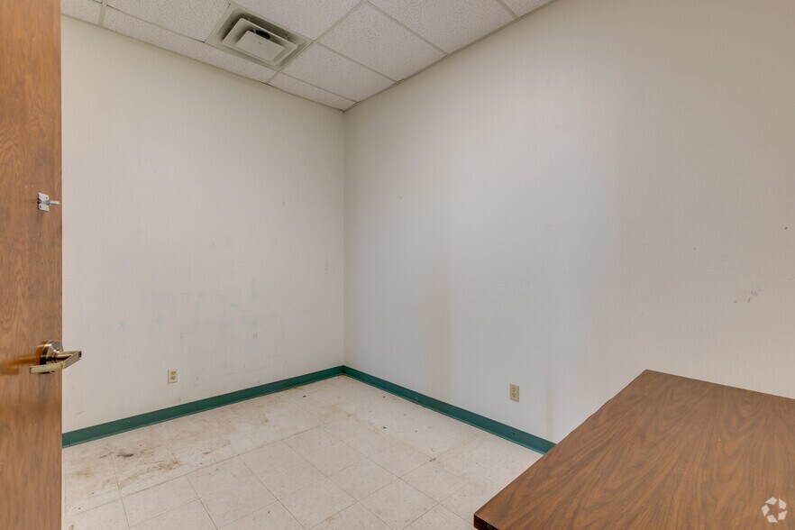 More Photos Of 1801 SW 11th St, Lawton Office For Sale