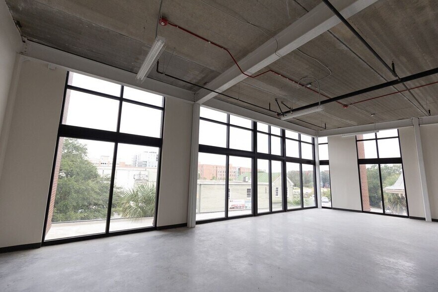 More Photos Of 83 Mary St, Charleston Storefront Retail Office For Lease