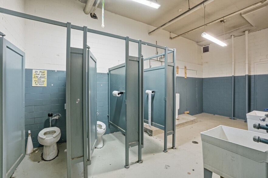 More Photos Of 4500 S Tripp Ave, Chicago Warehouse For Sale