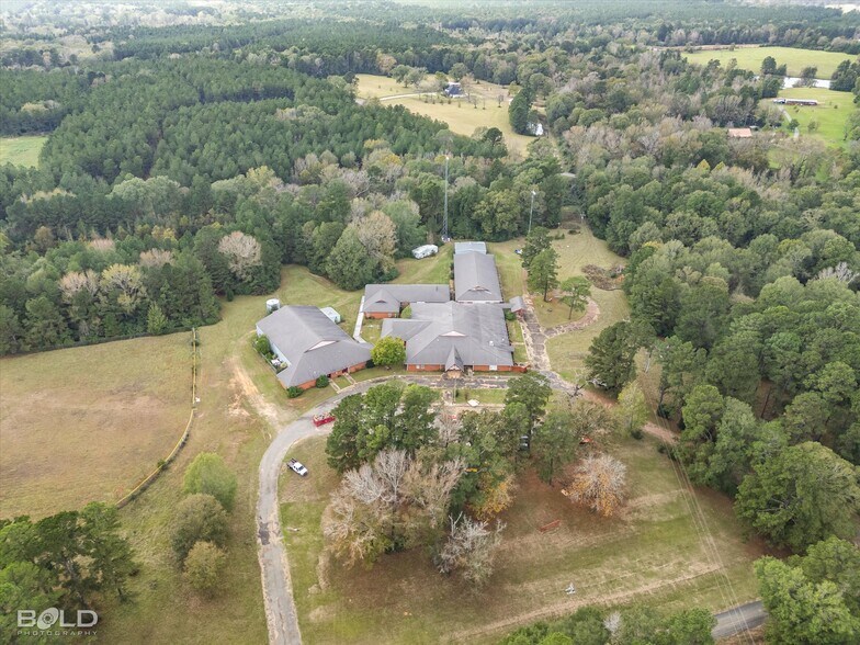 More Photos Of 200 All Saints Rd, Pelican Schools For Sale