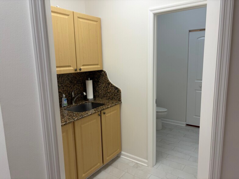 More Photos Of 725 N Hwy A1A, Jupiter Medical For Sale