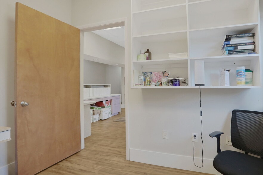 More Photos Of 1540 Business Center Dr, Orange Park Office For Lease