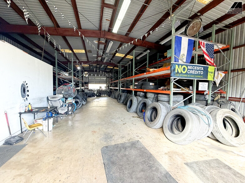 More Photos Of 8115 NW 98th St, Hialeah Manufacturing For Lease