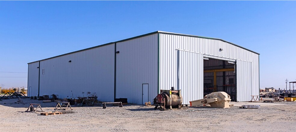 More Photos Of 13547 BV Lake Ct, Bakersfield Warehouse For Sale