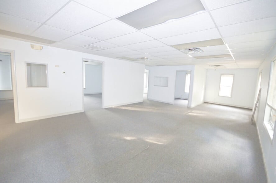 More Photos Of 1 Austin Ave, Iselin Medical For Lease