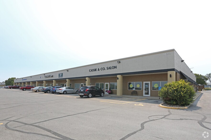 More Photos Of 17331 E 40 Hwy, Independence Light Distribution For Lease