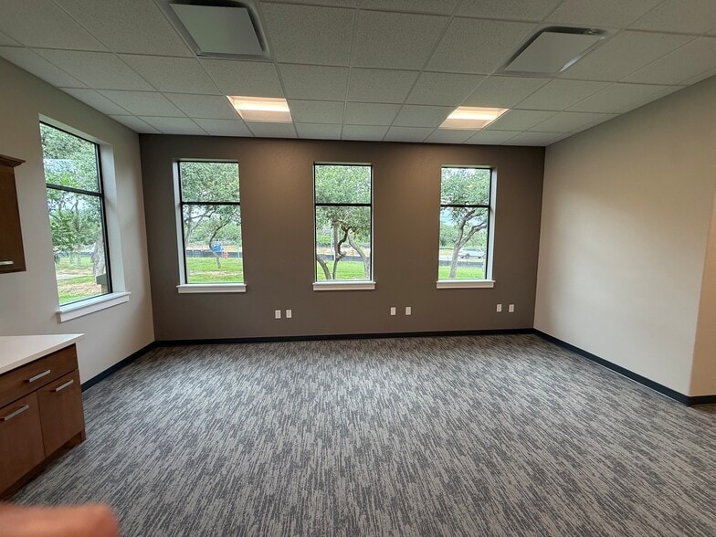 More Photos Of 18875 Fm 2252, Garden Ridge Office For Lease