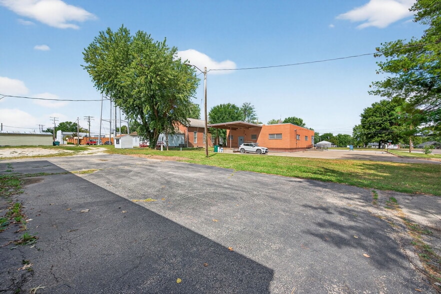 More Photos Of 115 E Booneslick Rd, Jonesburg Carwash For Sale