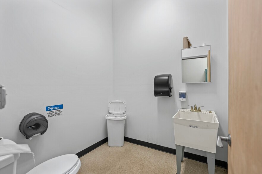 More Photos Of 27 Kent St, Ballston Spa Warehouse For Lease