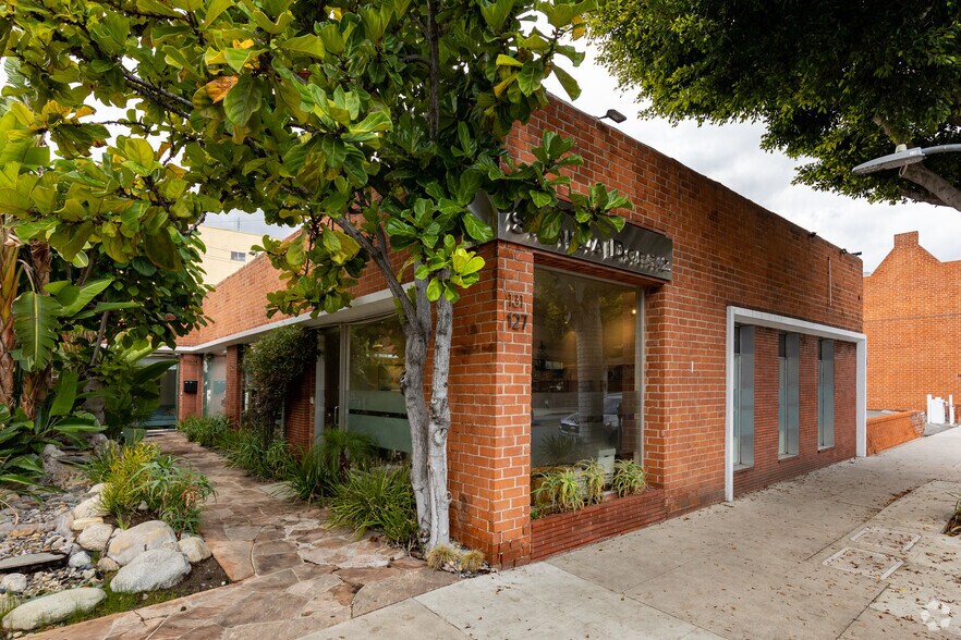 More Photos Of 127-131 N Robertson Blvd, Beverly Hills Storefront Retail Office For Lease