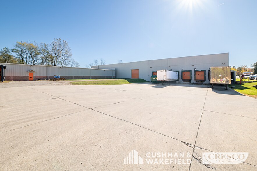 More Photos Of 9988 Kinsman Rd, Newbury Manufacturing For Lease