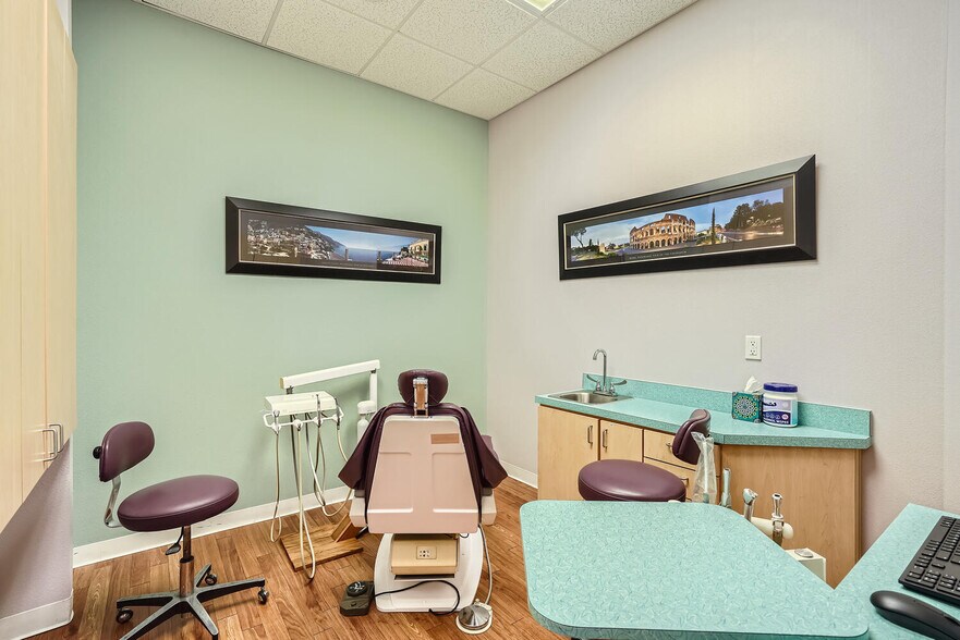 More Photos Of 8202 N Loop 1604 W, San Antonio General Retail For Sale