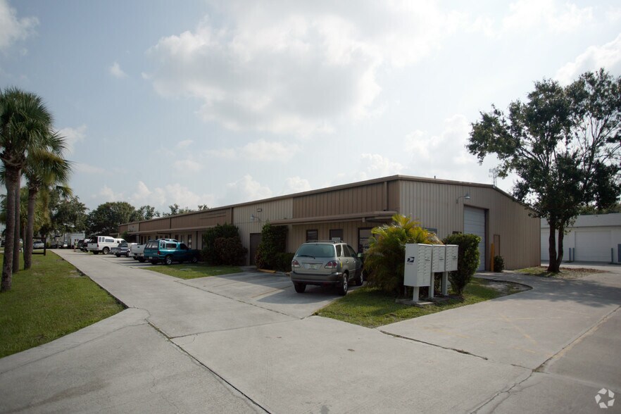 More Photos Of 1481 Market Cir, Port Charlotte Warehouse For Lease
