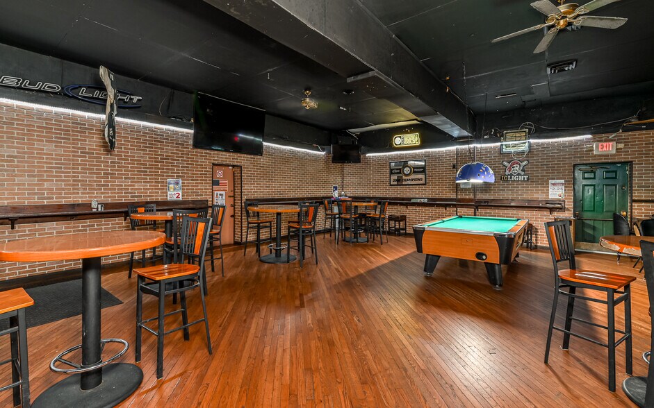 More Photos Of 1435 Freeport Rd, Cheswick General Retail For Sale