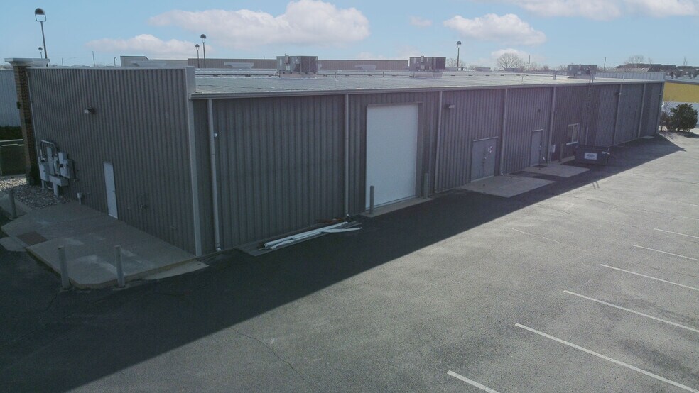 More Photos Of 7335 W 33rd St, Wichita Flex For Lease