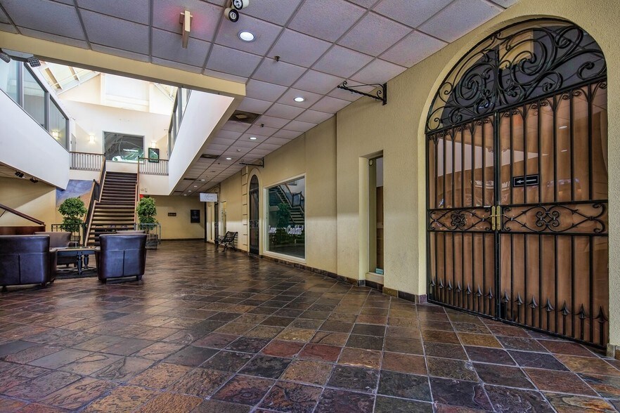 More Photos Of 840 William Hilton Pky, Hilton Head Island General Retail For Lease