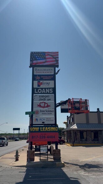 More Photos Of 1200 W Henderson St, Cleburne Storefront Retail Office For Lease