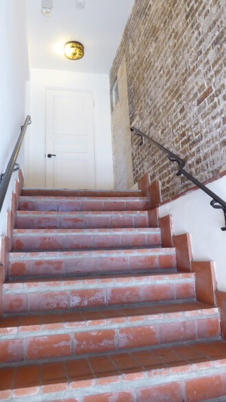 More Photos Of 451-461 E Main St, Ventura Storefront For Lease