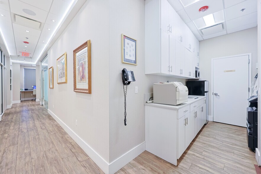 More Photos Of 833 Northern Blvd, Great Neck Medical For Lease