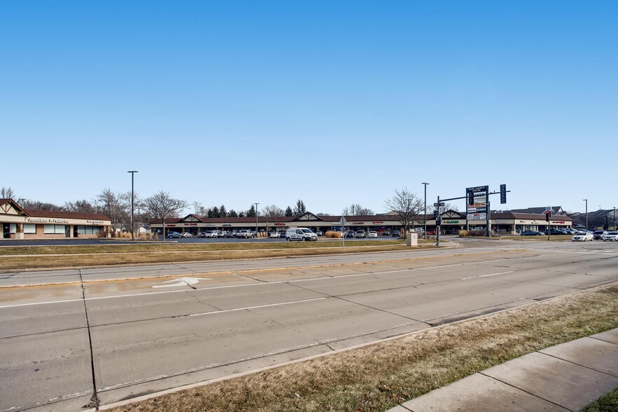 More Photos Of 1010-1072 E Schaumburg Rd, Streamwood Unknown For Lease