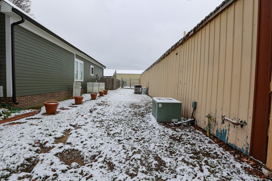 More Photos Of 633 N 6th St, Paducah Warehouse For Sale