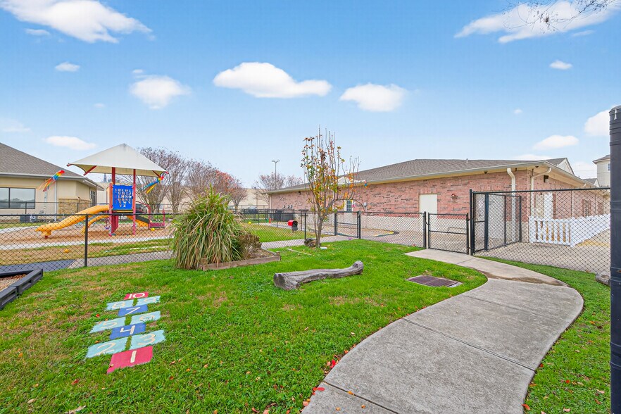 More Photos Of 8525 Queenston Blvd, Houston Freestanding For Sale