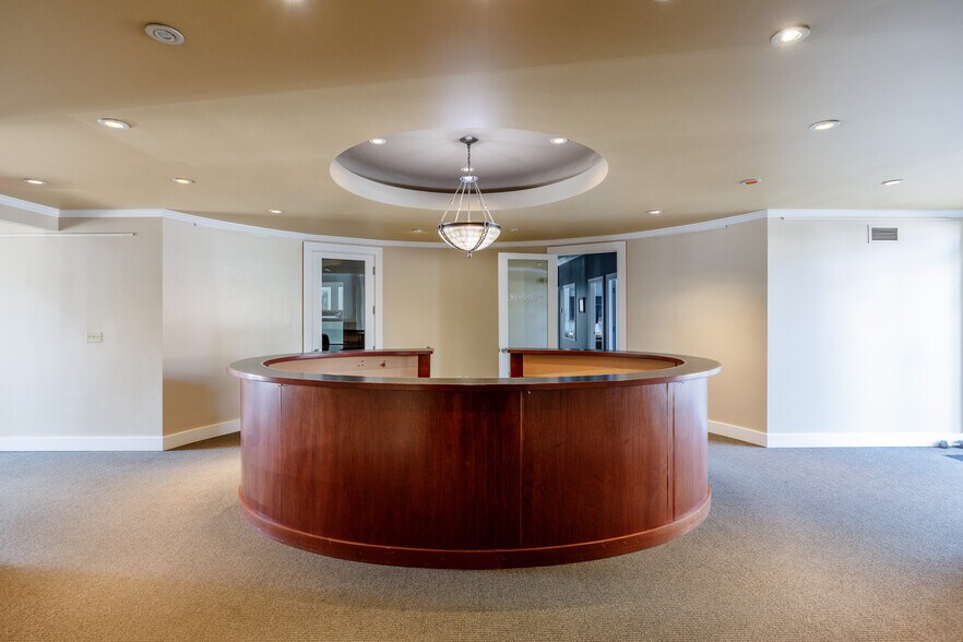More Photos Of 600 A Ave, Lake Oswego Office For Lease