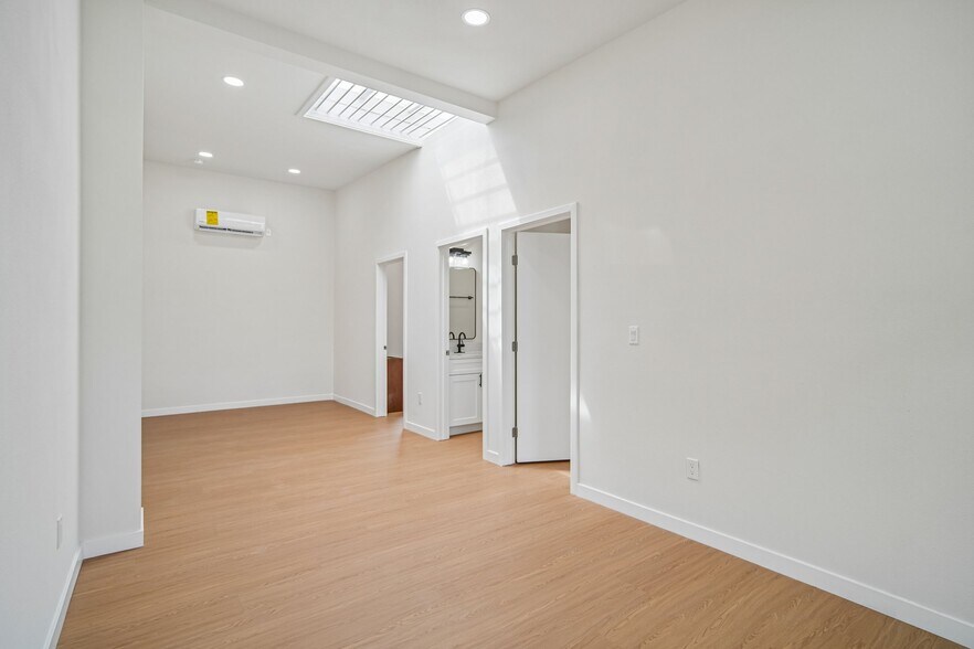 More Photos Of 1844-1848 Atlantic Ave, Long Beach Storefront Retail Residential For Sale