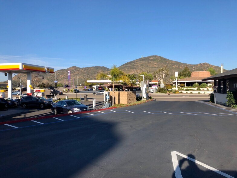 More Photos Of 7434 Jackson Dr, San Diego Medical For Lease