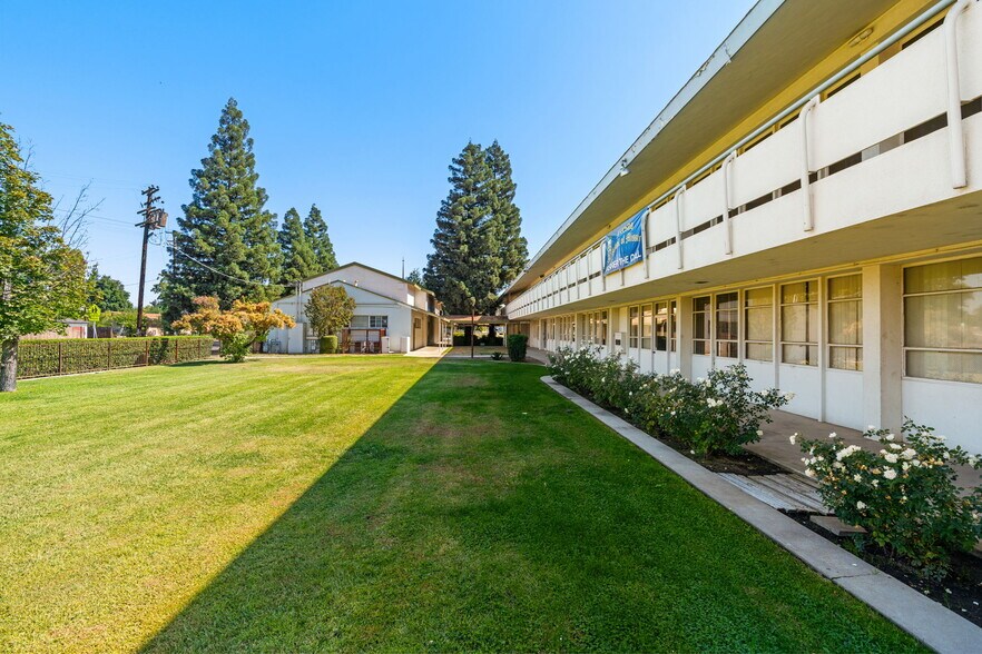 More Photos Of 101 W Clinton Ave, Fresno Specialty For Sale
