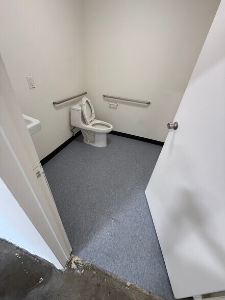 More Photos Of 11015 Rush St, South El Monte Warehouse For Lease