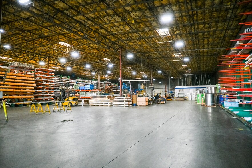 More Photos Of 1360 E North Ave, Fresno Service For Sale