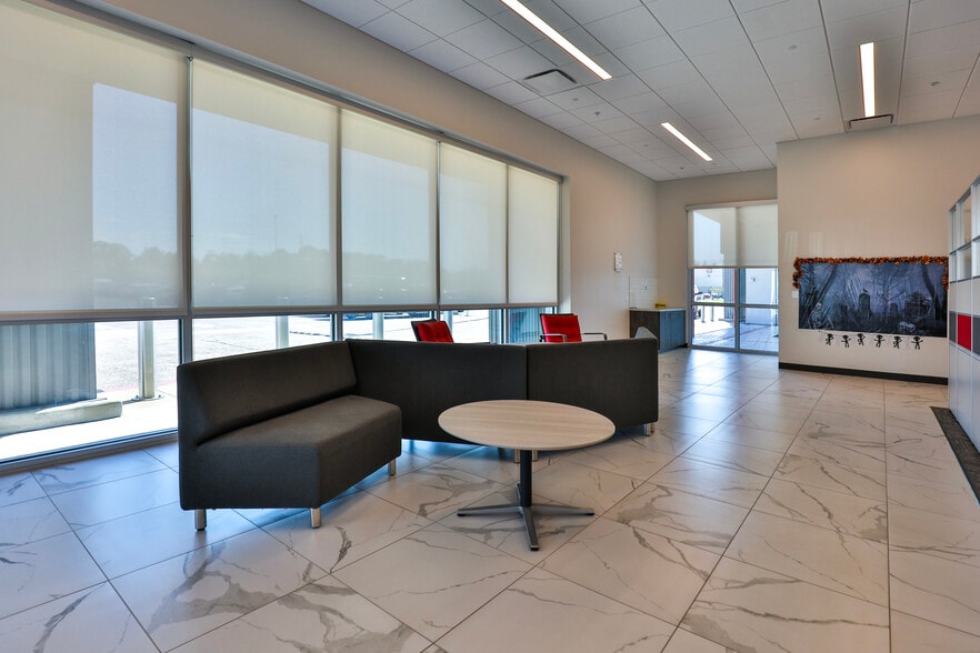 More Photos Of 604 Highway 332, Lake Jackson Office For Sale